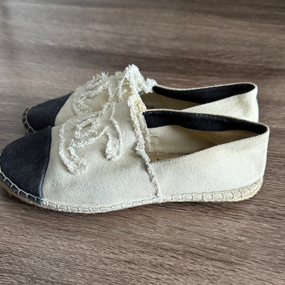 Chanel Interlocking Cc Logo Canvas Espadrilles Fl… - image 2